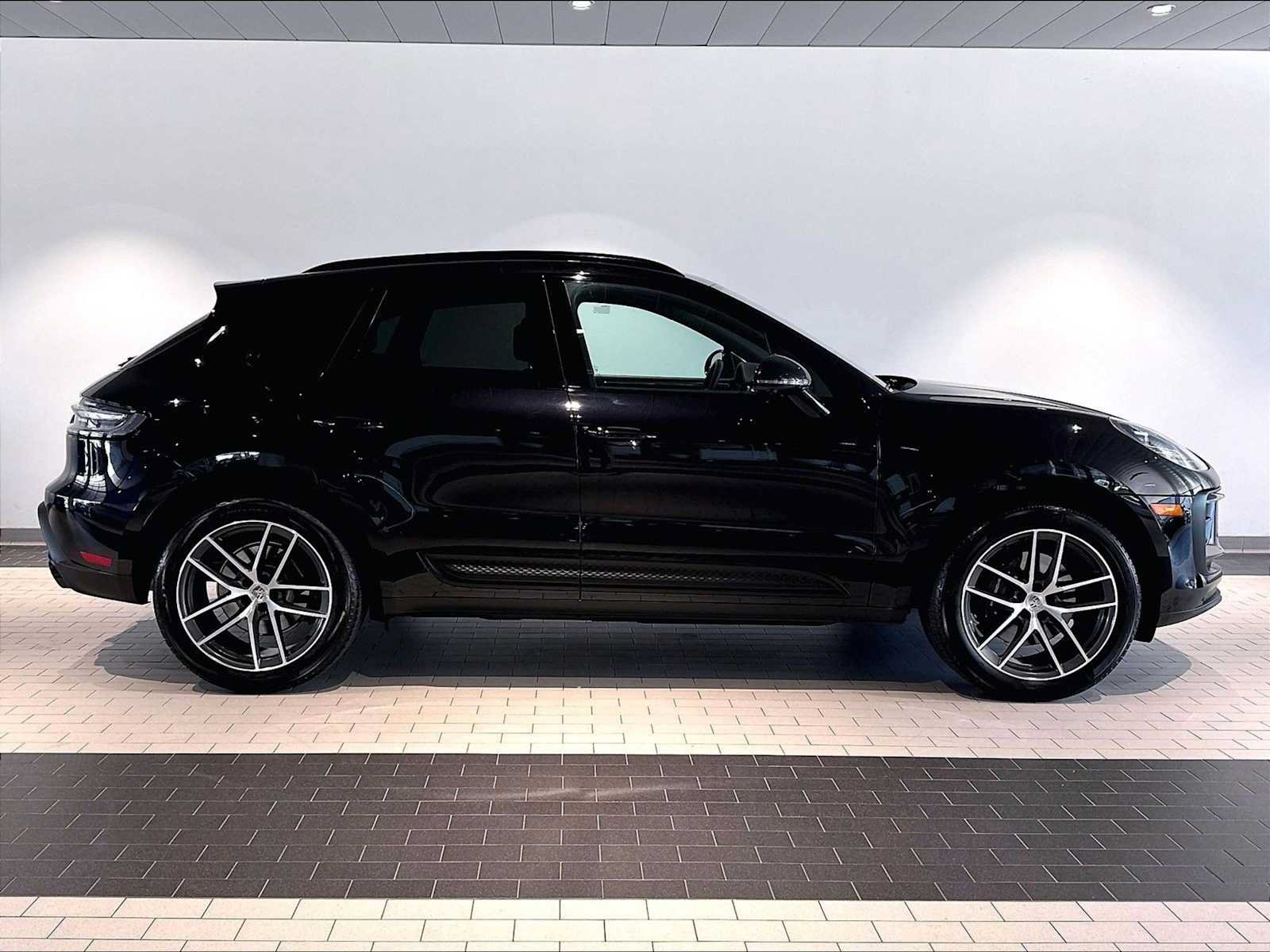Used 2026 Porsche Macan AWD/4WD image 11