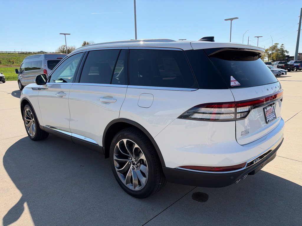New 2027 Lincoln Aviator AWD image 8