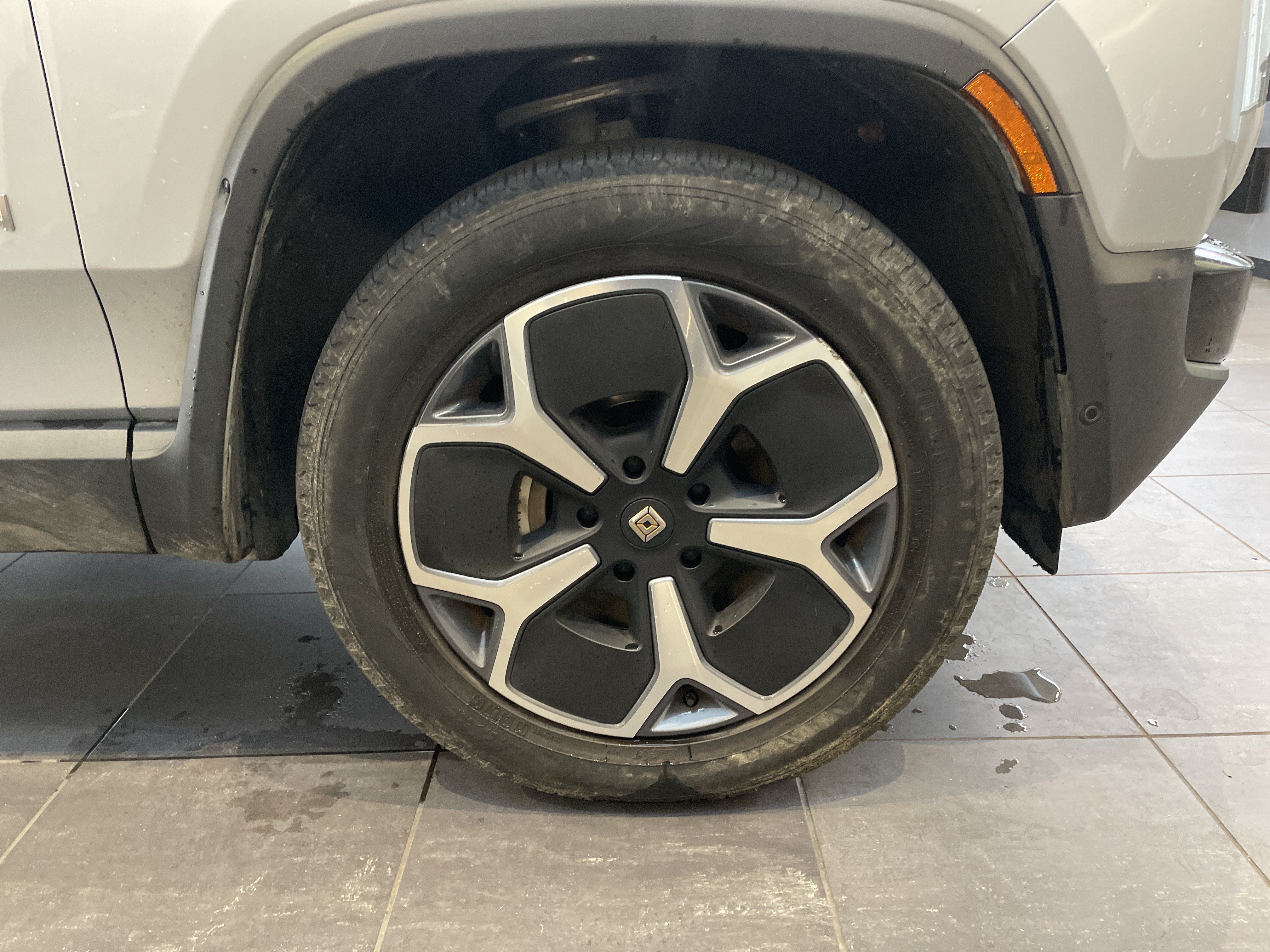 Used 2024 Rivian R1S Adventure Dual AWD/4WD image 12