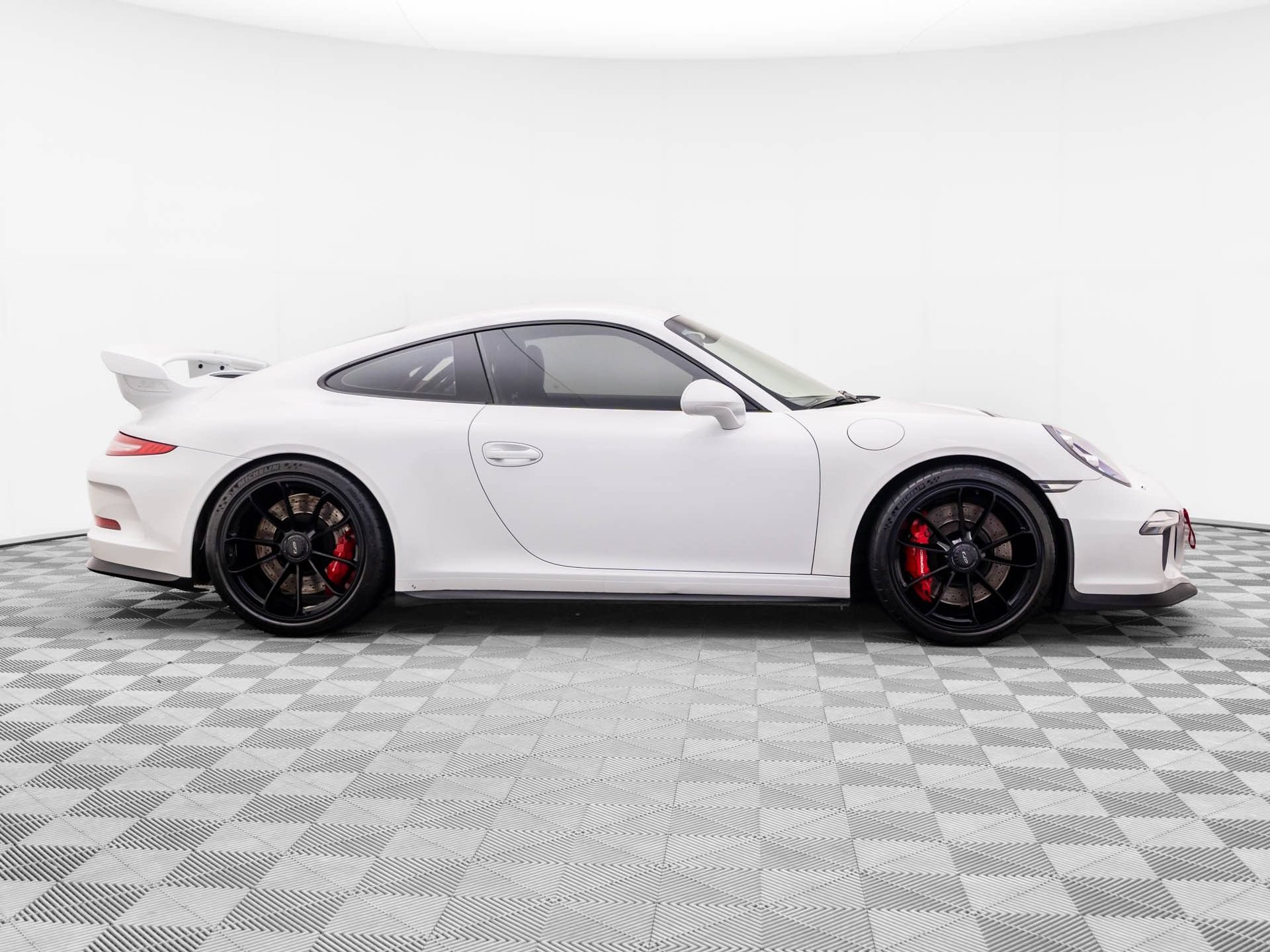 Certified 2015 Porsche 911 GT3 w/ Sound Package Plus RWD image 7