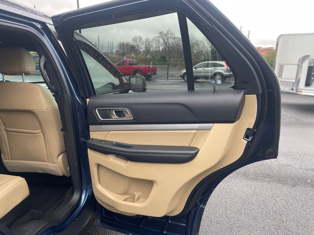 Used 2017 Ford Explorer XLT w/ Equipment Group 202A FWD image 19