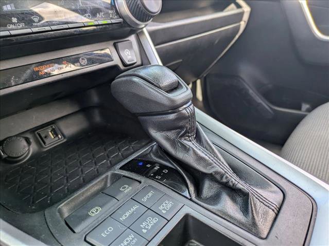 Used 2019 Toyota RAV4 LE image 12