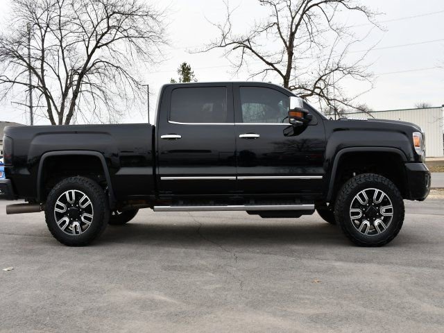 Used 2017 GMC Sierra 2500 Denali w/ Duramax Plus Package image 8