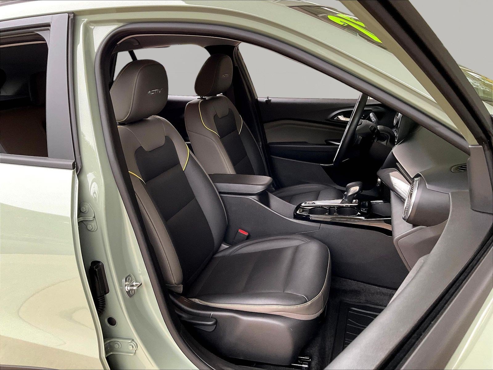 Used 2025 Chevrolet Trax ACTIV FWD image 28