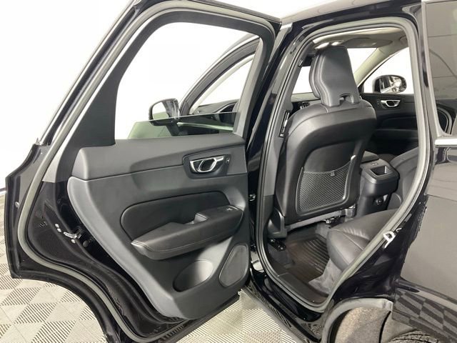 Used 2023 Volvo XC60 B5 Plus w/ Climate Package image 32