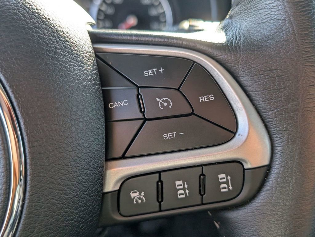 Used 2023 Jeep Renegade Limited image 29