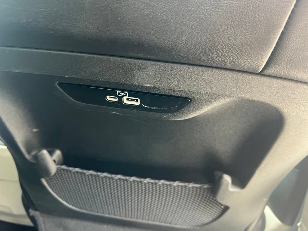 Used 2023 Chrysler Pacifica Touring-L FWD image 19