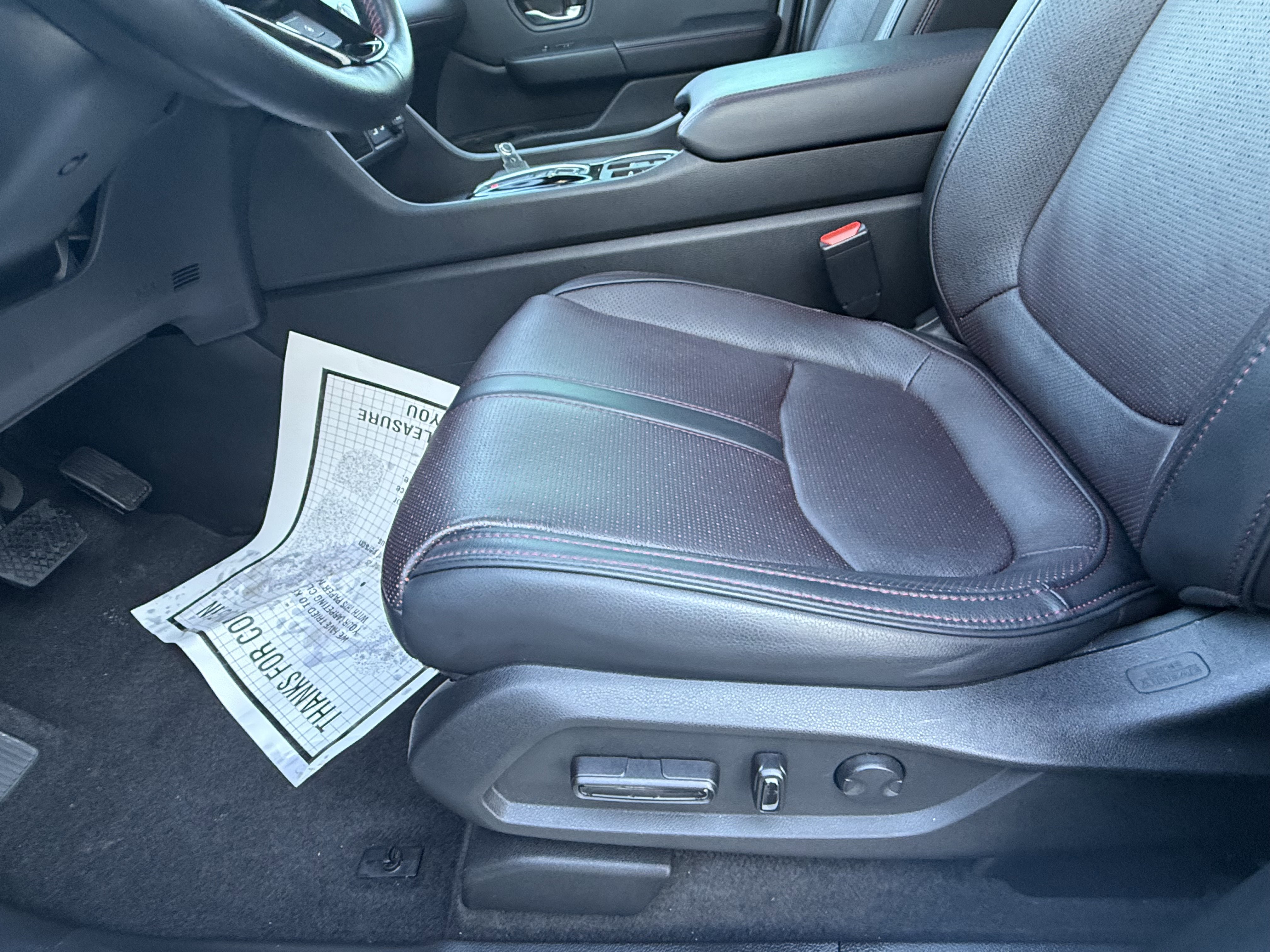 Used 2025 Honda Pilot Black Edition image 32