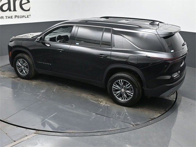 Used 2025 Chevrolet Traverse LT image 43