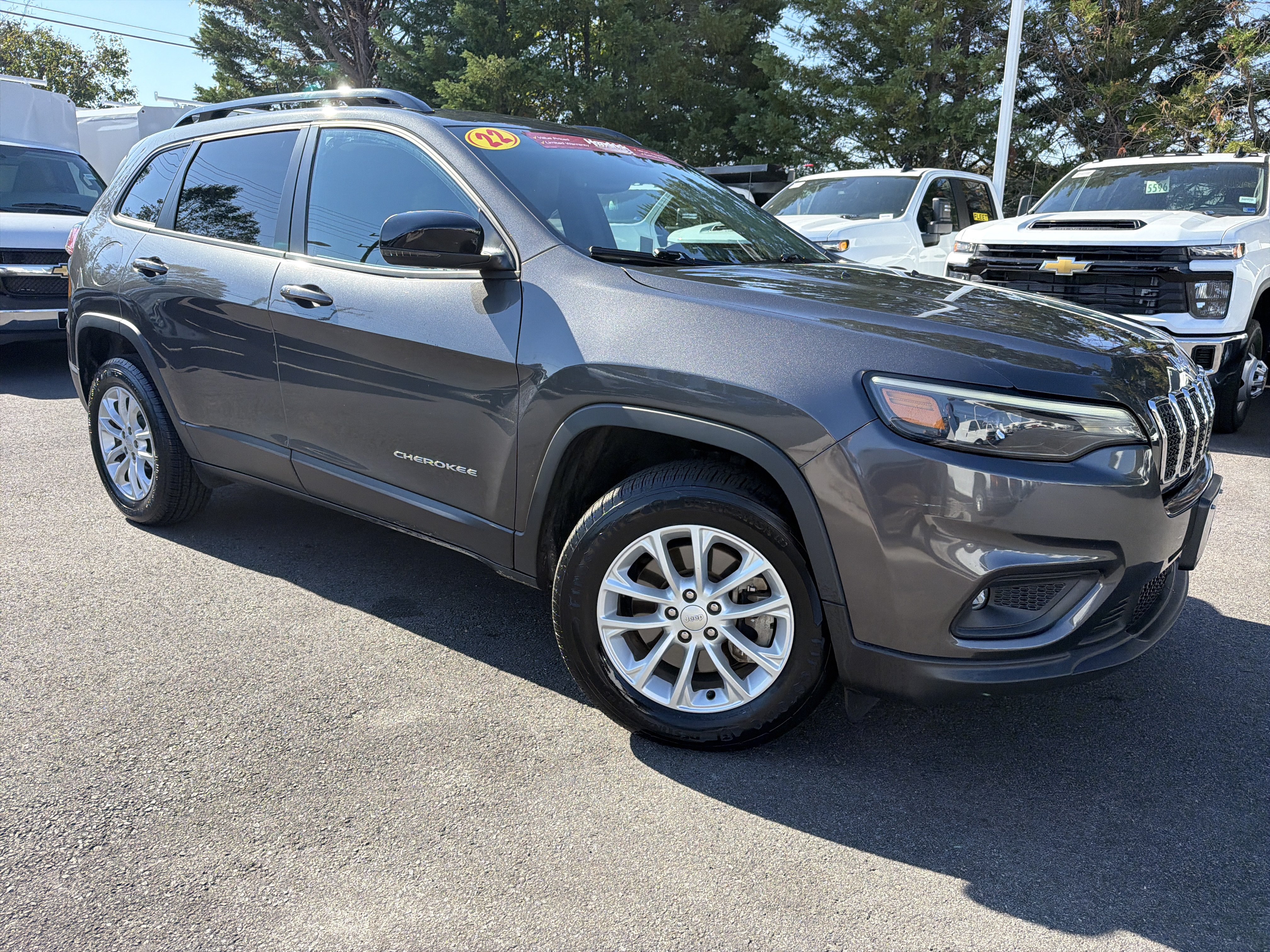 Used 2022 Jeep Cherokee Latitude Lux AWD/4WD image 2