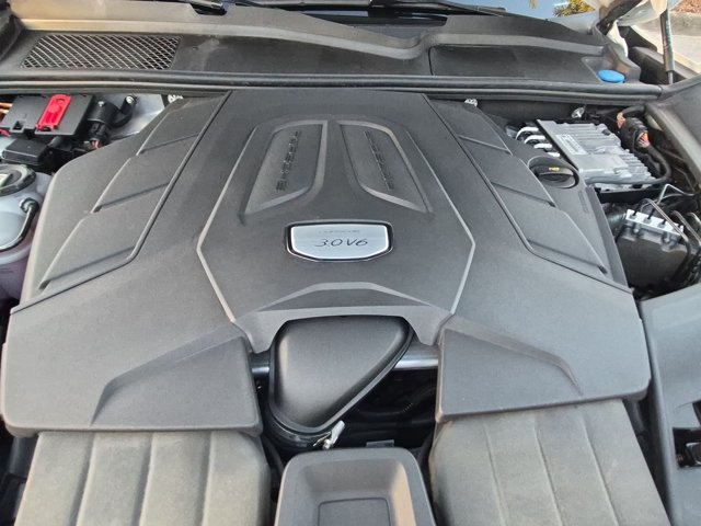 Used 2023 Porsche Cayenne Platinum Edition AWD/4WD image 24