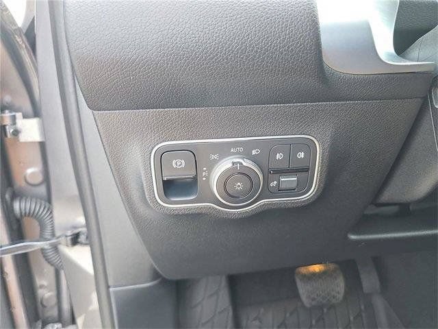 Used 2026 Mercedes-Benz GLB 250 4MATIC image 37