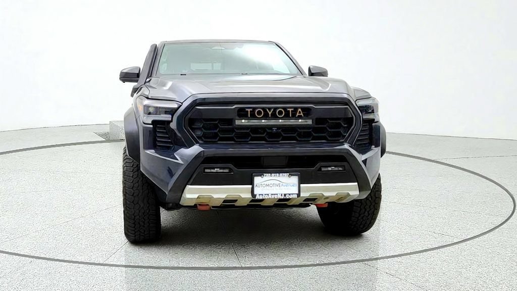 Used 2025 Toyota Tacoma 4x4 Double Cab Hybrid image 2