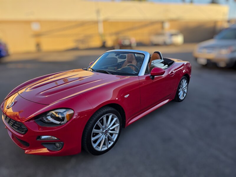 Used 2017 FIAT 124 Spider Lusso RWD image 2