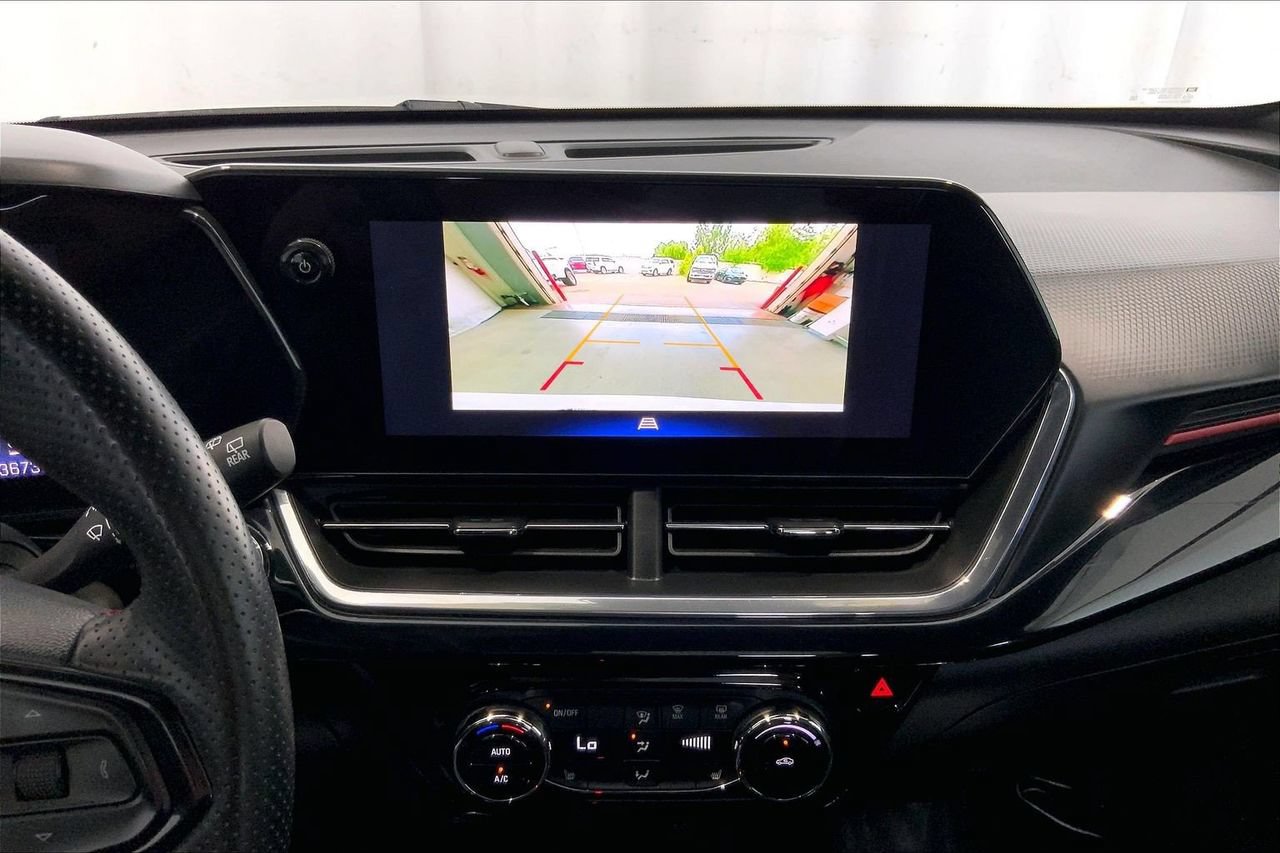 Used 2024 Chevrolet Trax RS w/ Driver Confidence Package FWD image 24