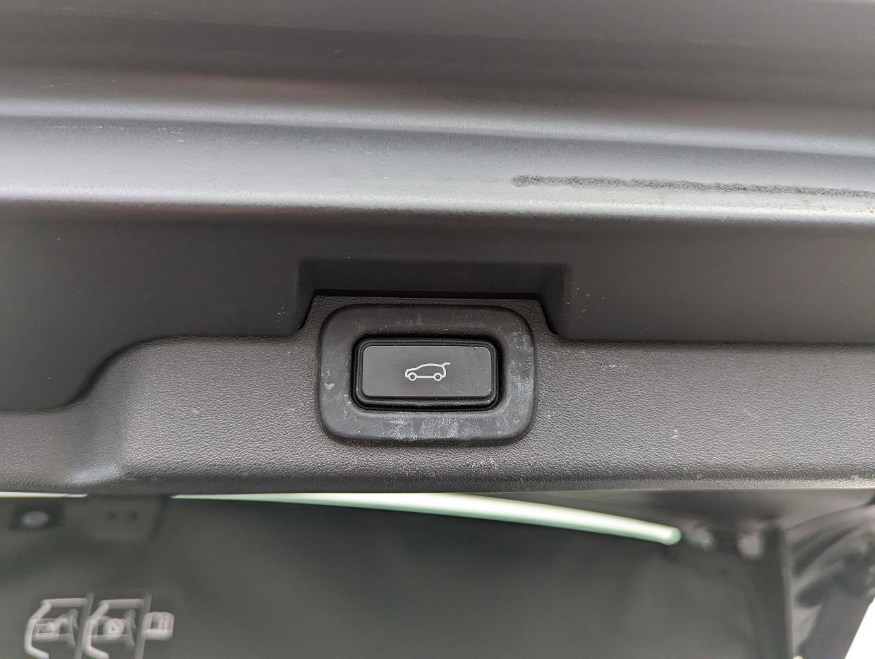 Used 2023 Land Rover Discovery S R-Dynamic image 45