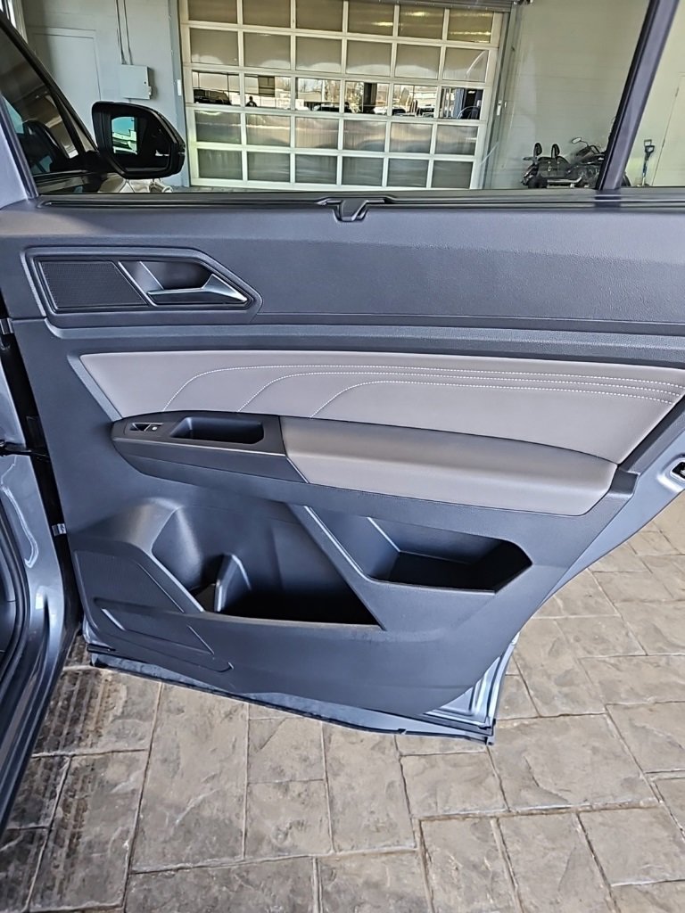 Used 2023 Volkswagen Atlas SE image 15
