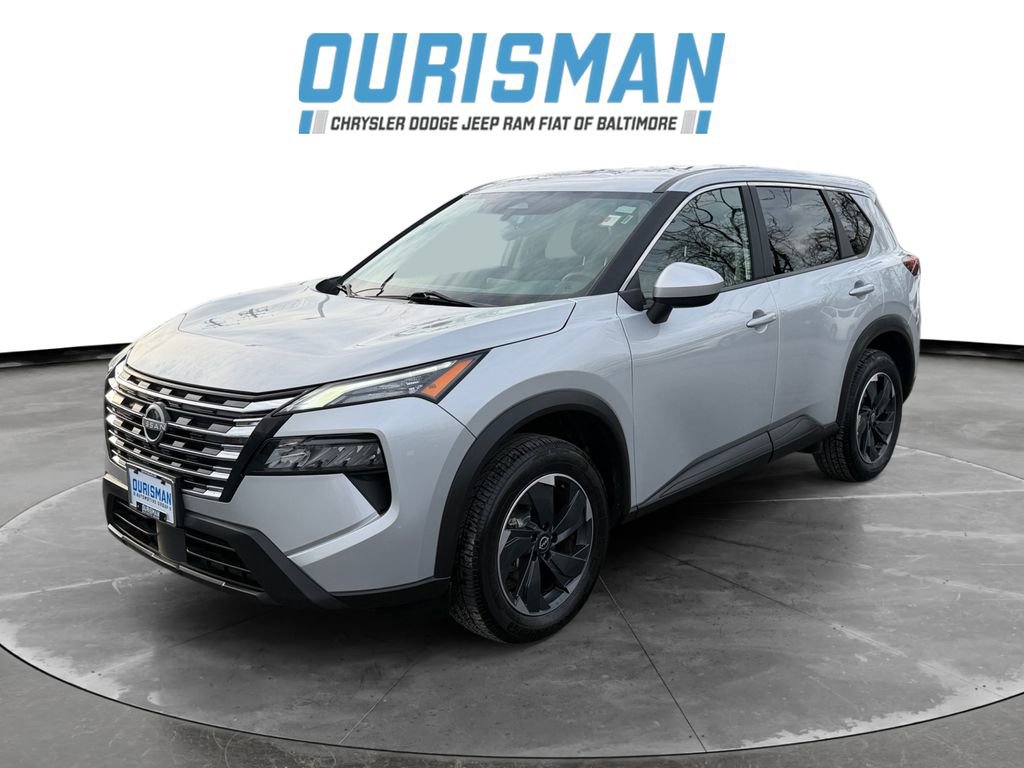 Used 2024 Nissan Rogue SV image 2