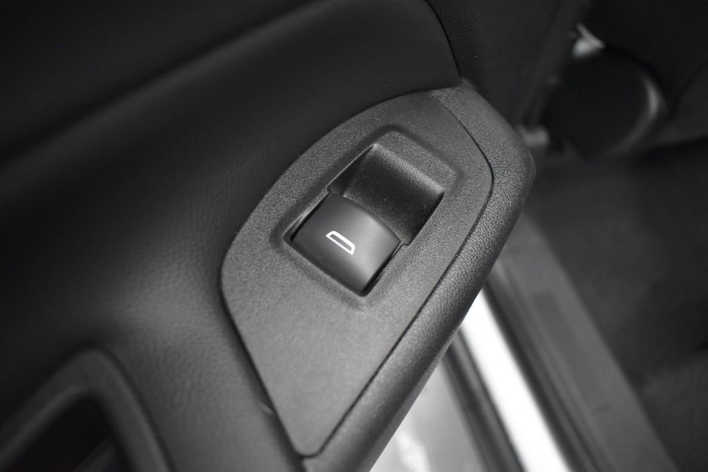 Used 2020 Chevrolet Equinox LT w/ Driver Convenience Package FWD image 10