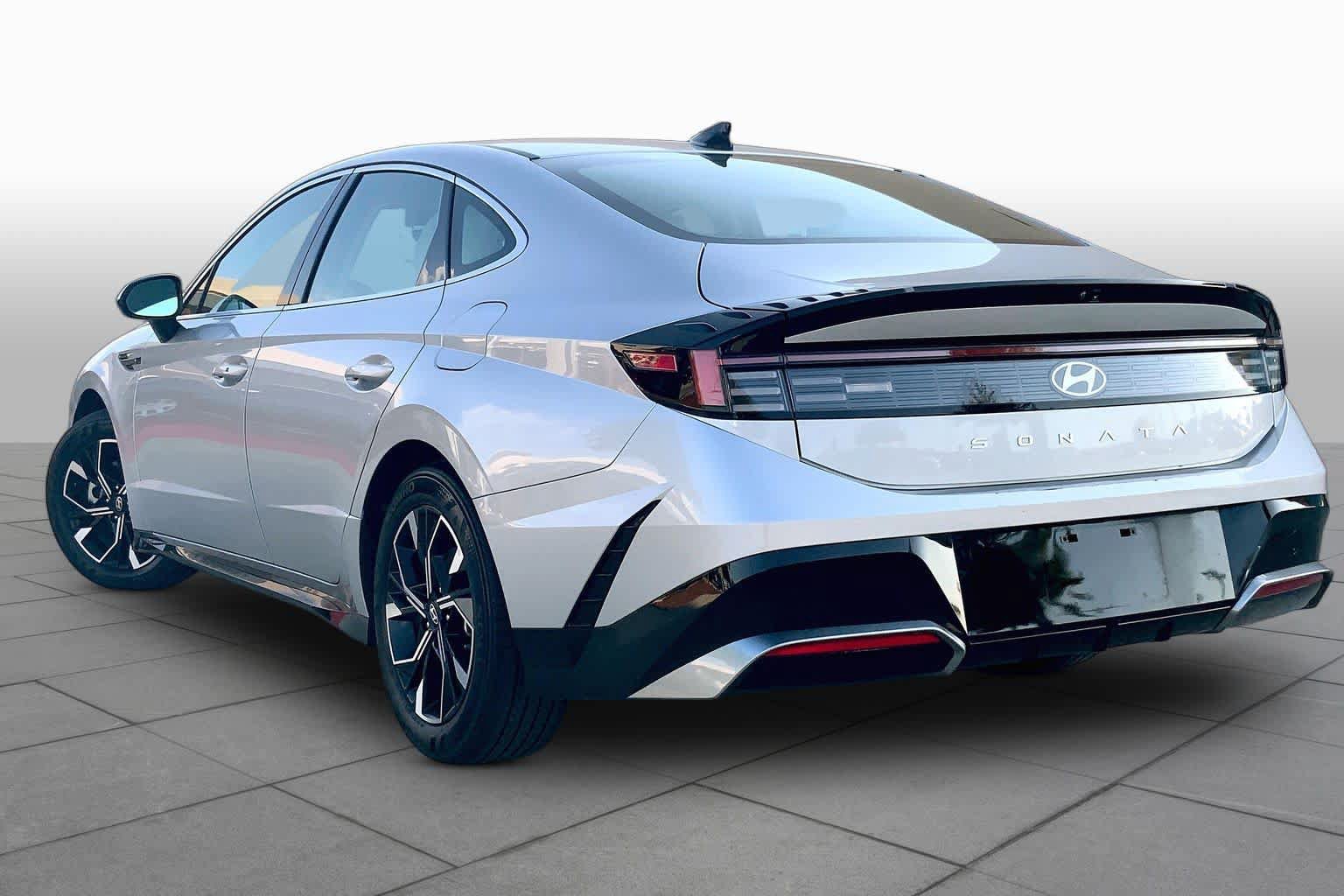 Certified 2025 Hyundai Sonata SEL FWD image 11