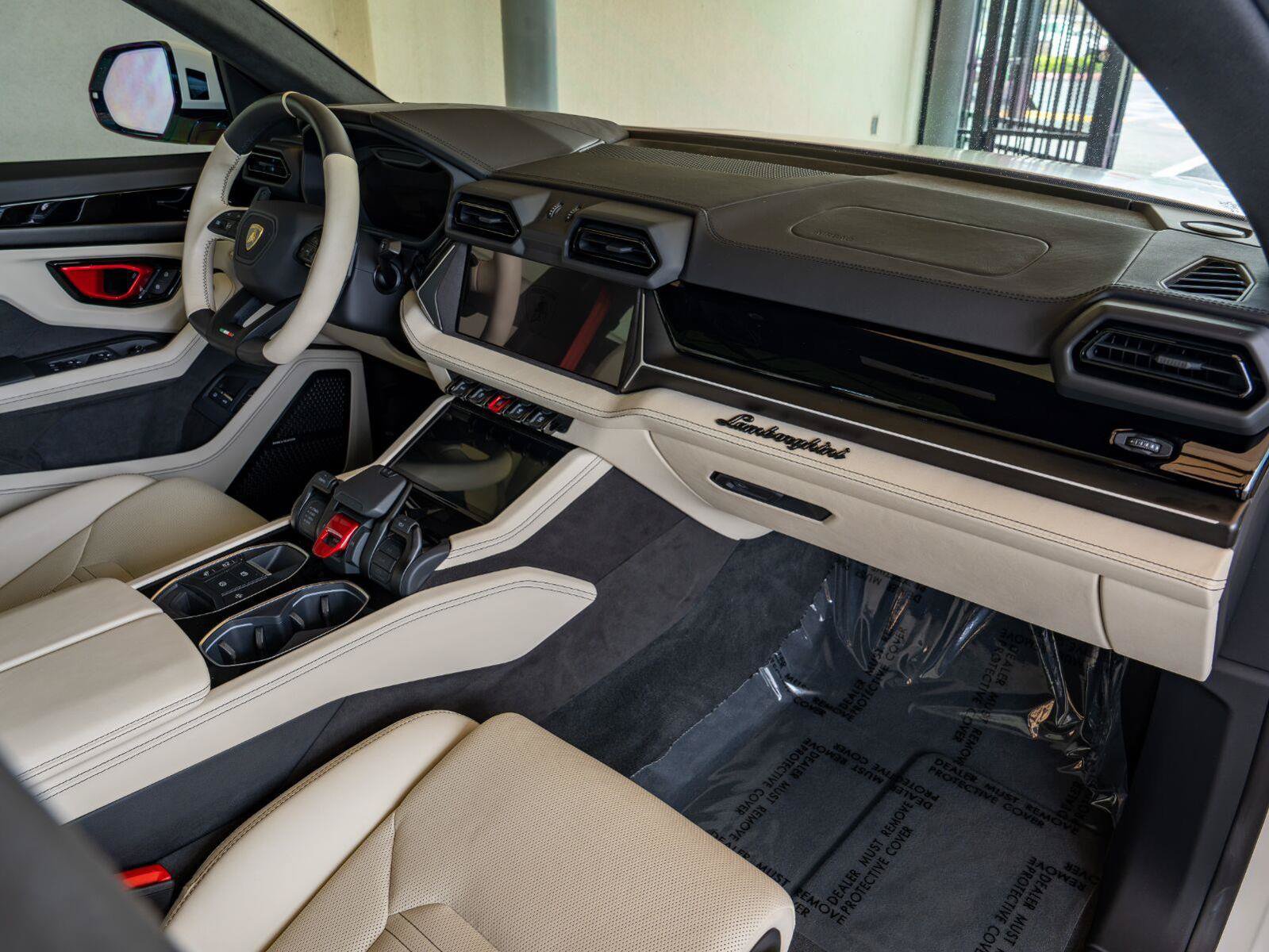Used 2025 Lamborghini Urus SE AWD/4WD image 20