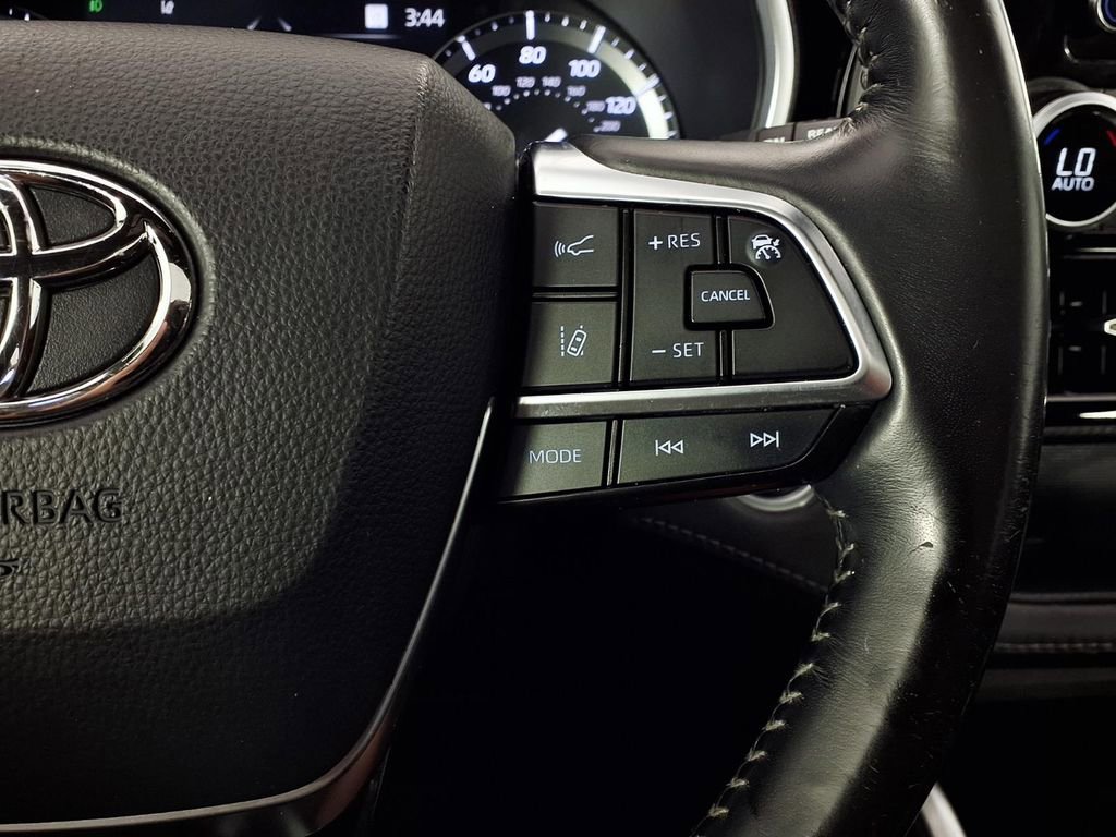 Used 2021 Toyota Highlander XSE image 21