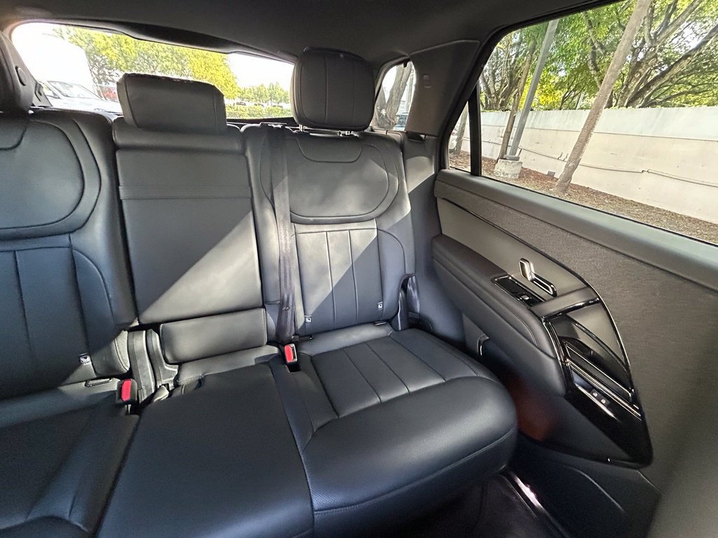 Used 2025 Land Rover Range Rover Sport SE AWD/4WD image 14