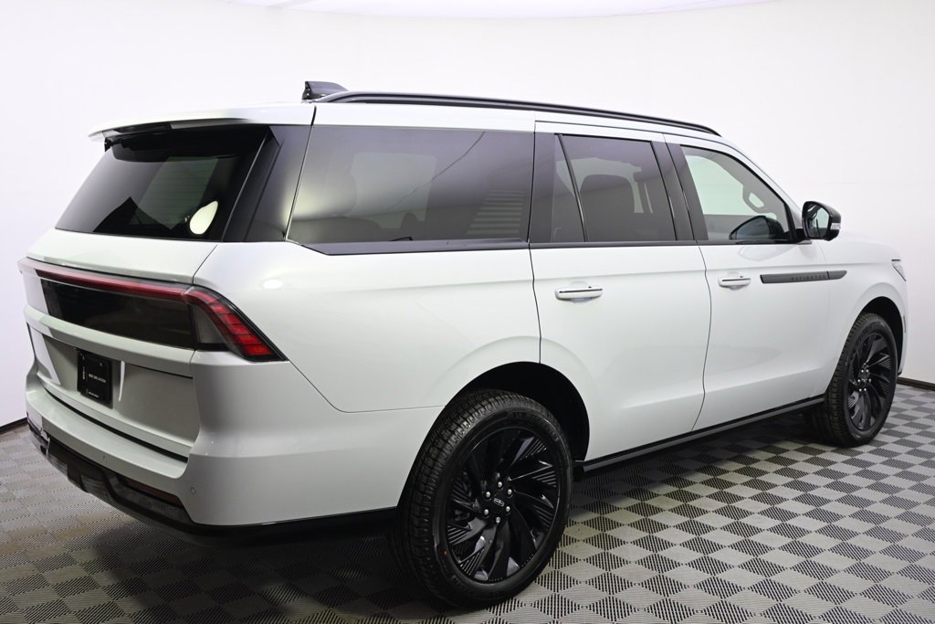 New 2025 Lincoln Navigator Reserve w/ Jet Appearance Package image 7