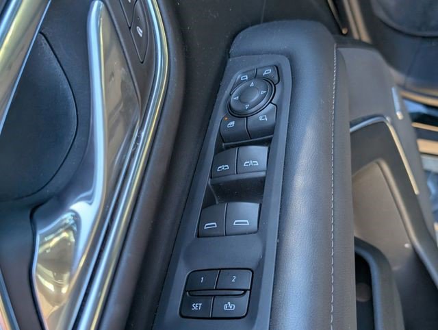 Certified 2024 Chevrolet Suburban Z71 w/ Luxury Package image 9