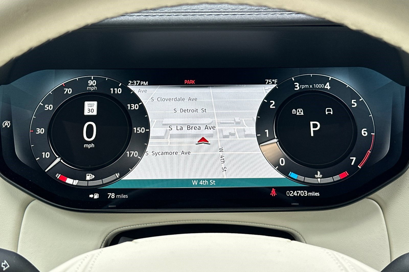 Used 2023 Land Rover Range Rover Long Wheelbase SE image 19