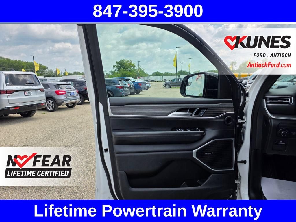 Used 2024 Jeep Wagoneer L Series II w/ Flexible Seating Group AWD/4WD image 19