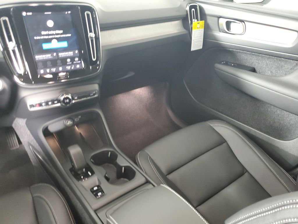 New 2026 Volvo XC40 B5 Core image 17