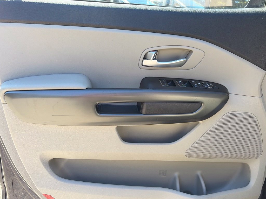 Used 2019 Kia Sedona LX FWD image 18