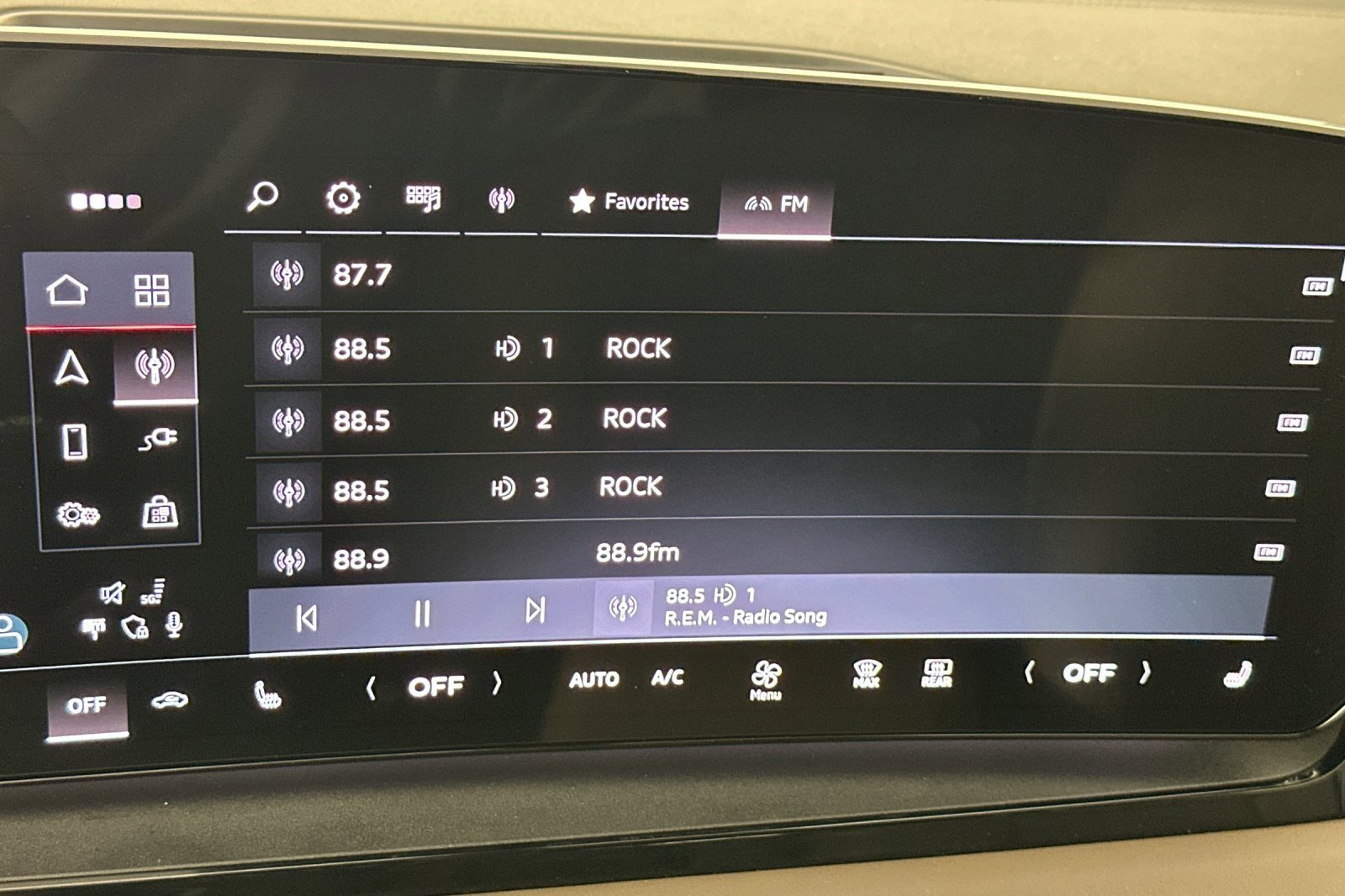 Used 2025 Audi Q6 e-tron Premium w/ Convenience Package image 17