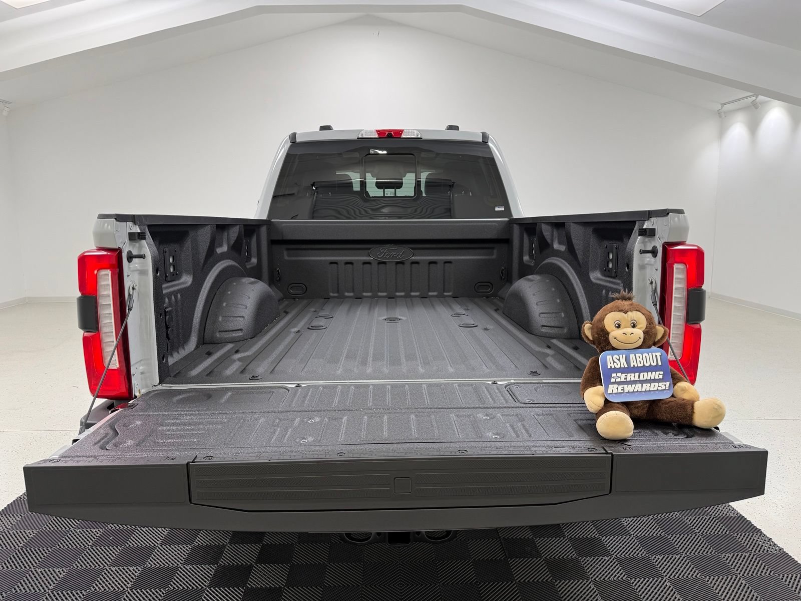 New 2026 Ford F250 Lariat w/ Black Appearance Package AWD/4WD image 8