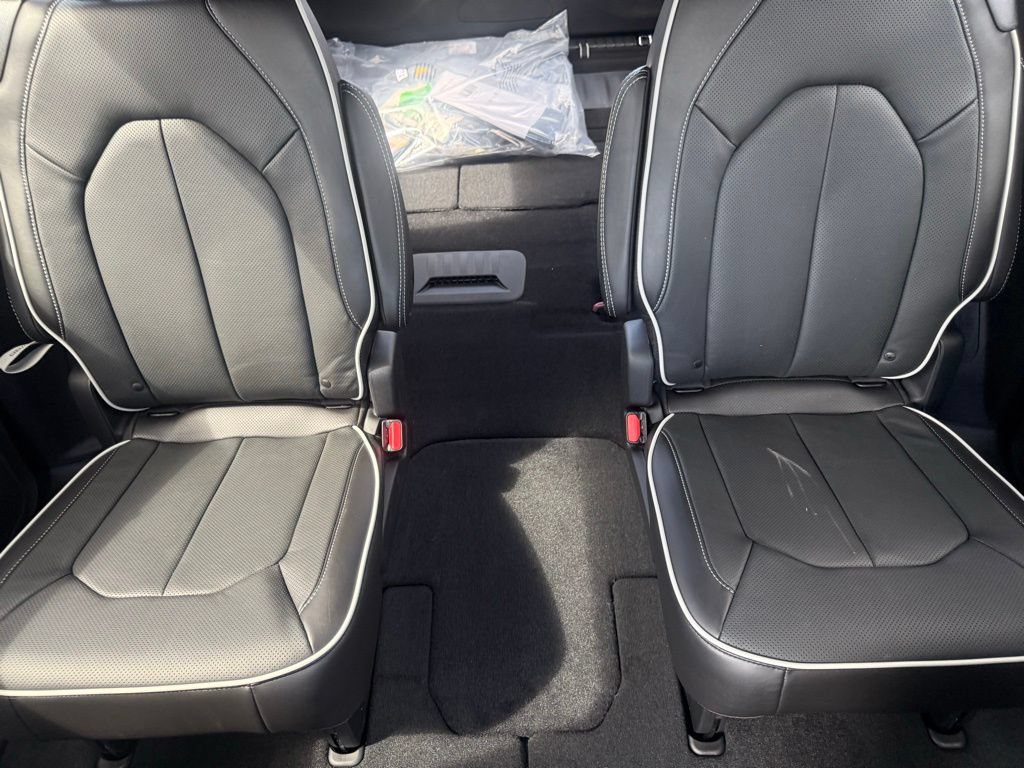 New 2027 Chrysler Pacifica Limited AWD/4WD image 27