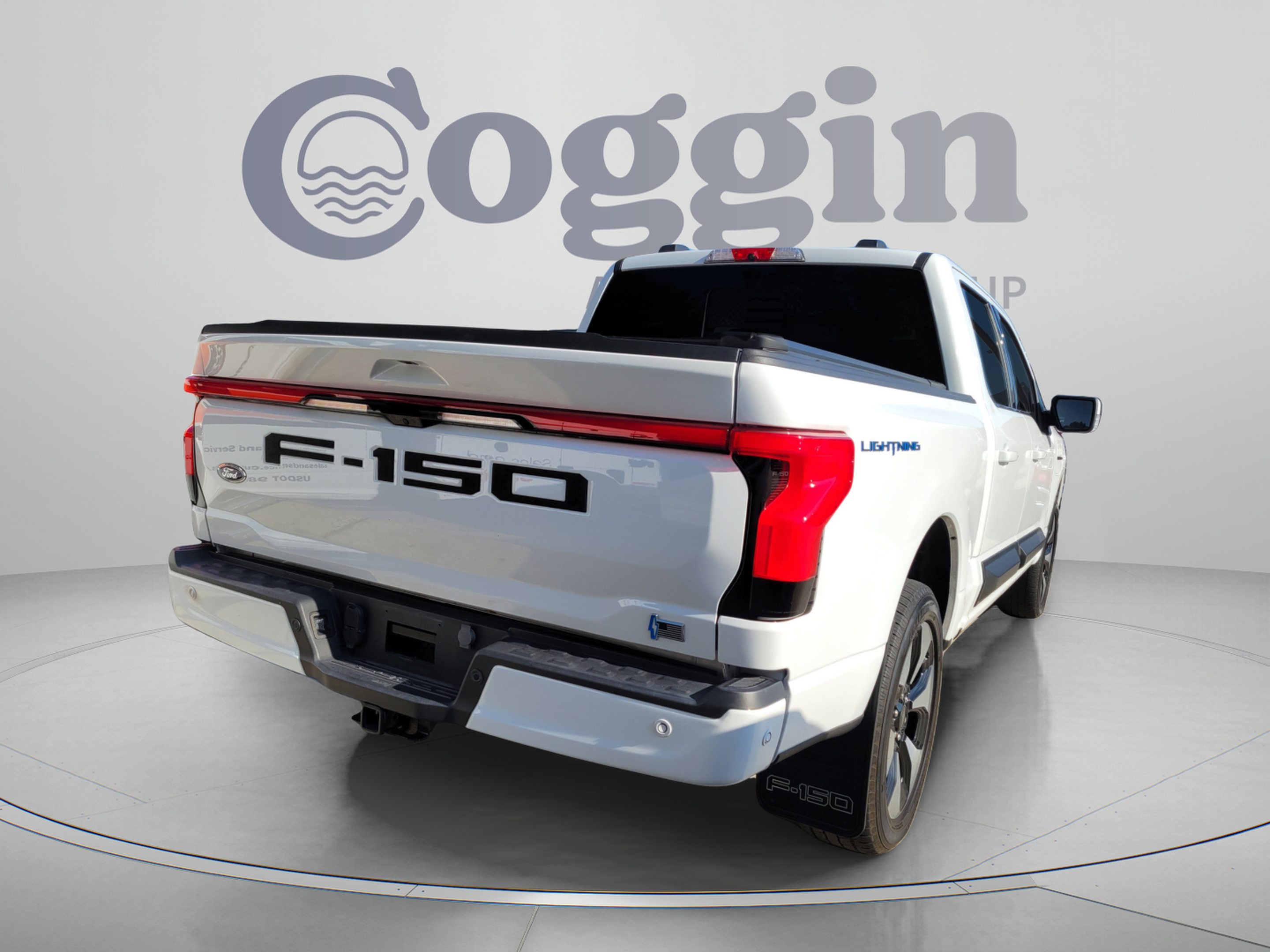 Used 2023 Ford F150 Lightning Platinum AWD/4WD image 3