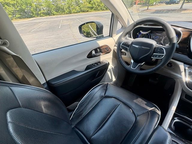 Used 2023 Chrysler Pacifica Limited FWD image 22