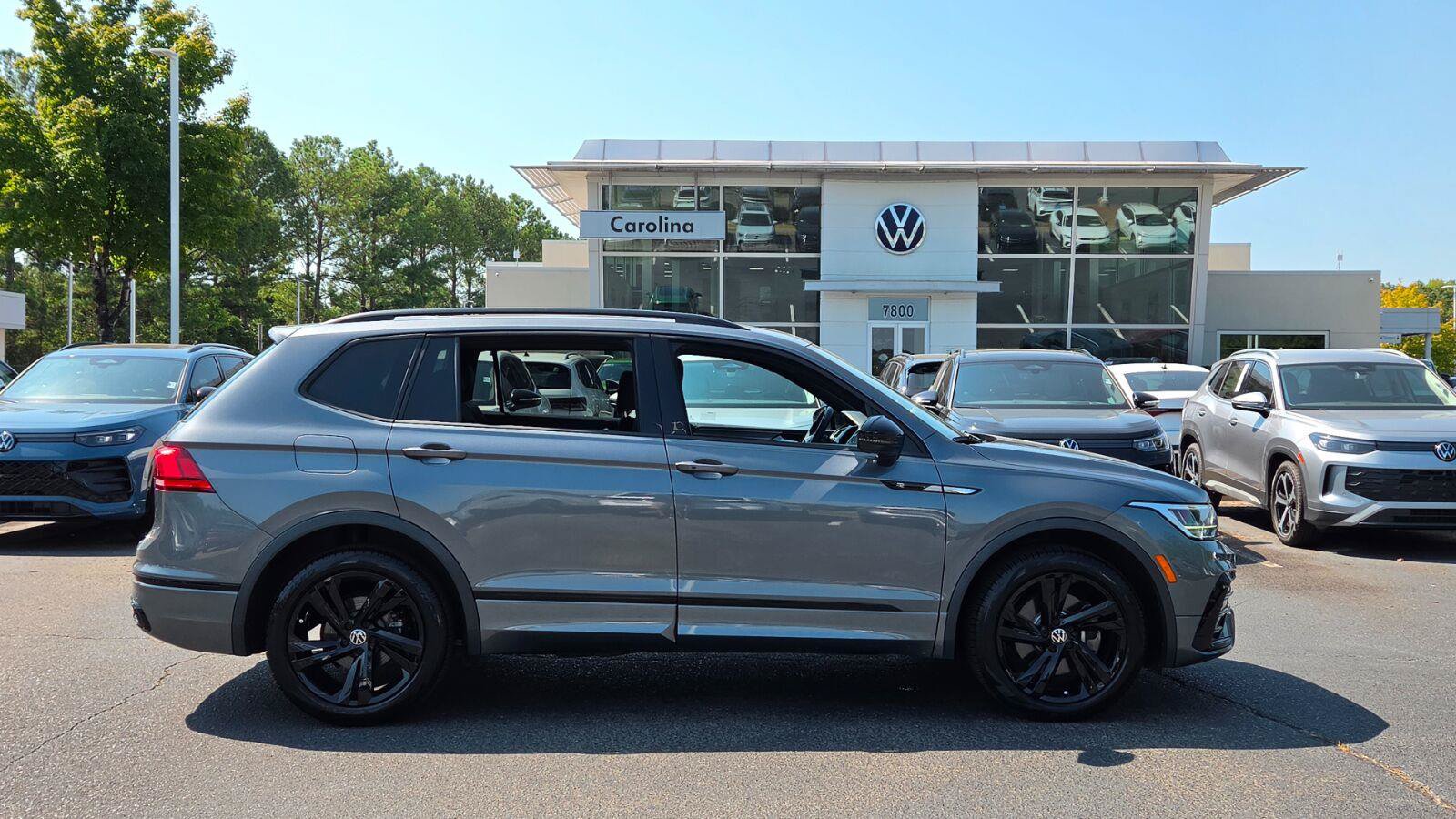 Certified 2024 Volkswagen Tiguan SE R-Line FWD image 6