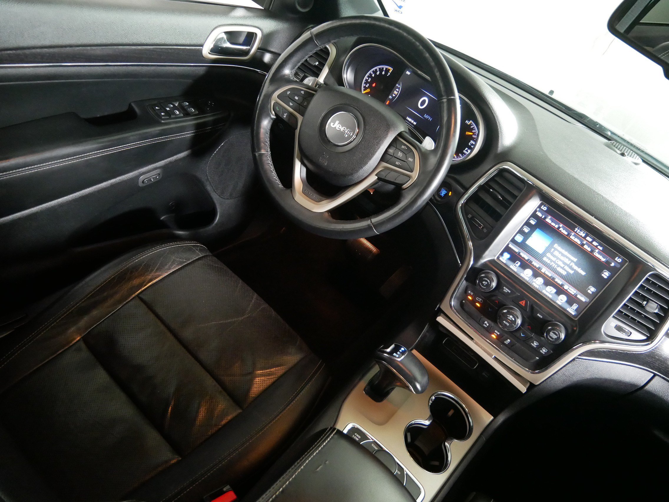 Used 2014 Jeep Grand Cherokee Limited w/ Luxury Group II AWD/4WD image 9