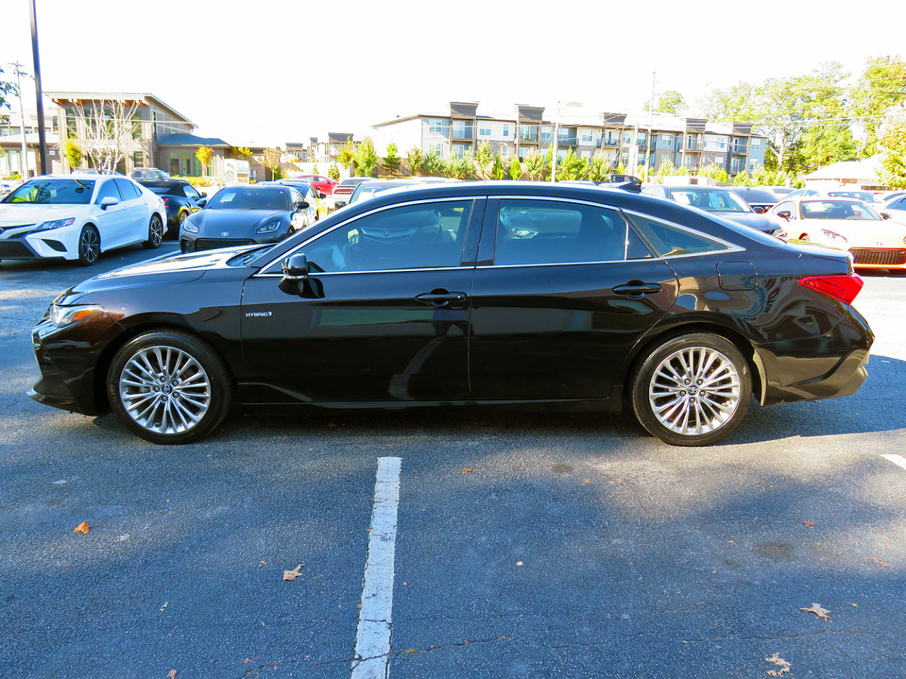 Used 2019 Toyota Avalon Limited image 10
