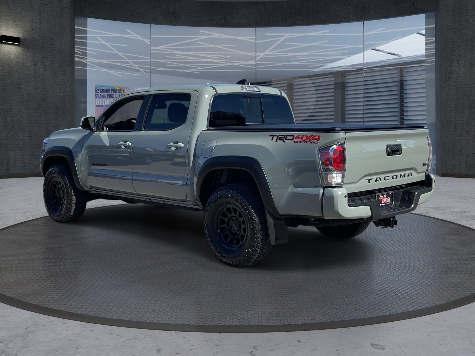 Used 2023 Toyota Tacoma TRD Off-Road w/ Technology Package AWD/4WD image 4