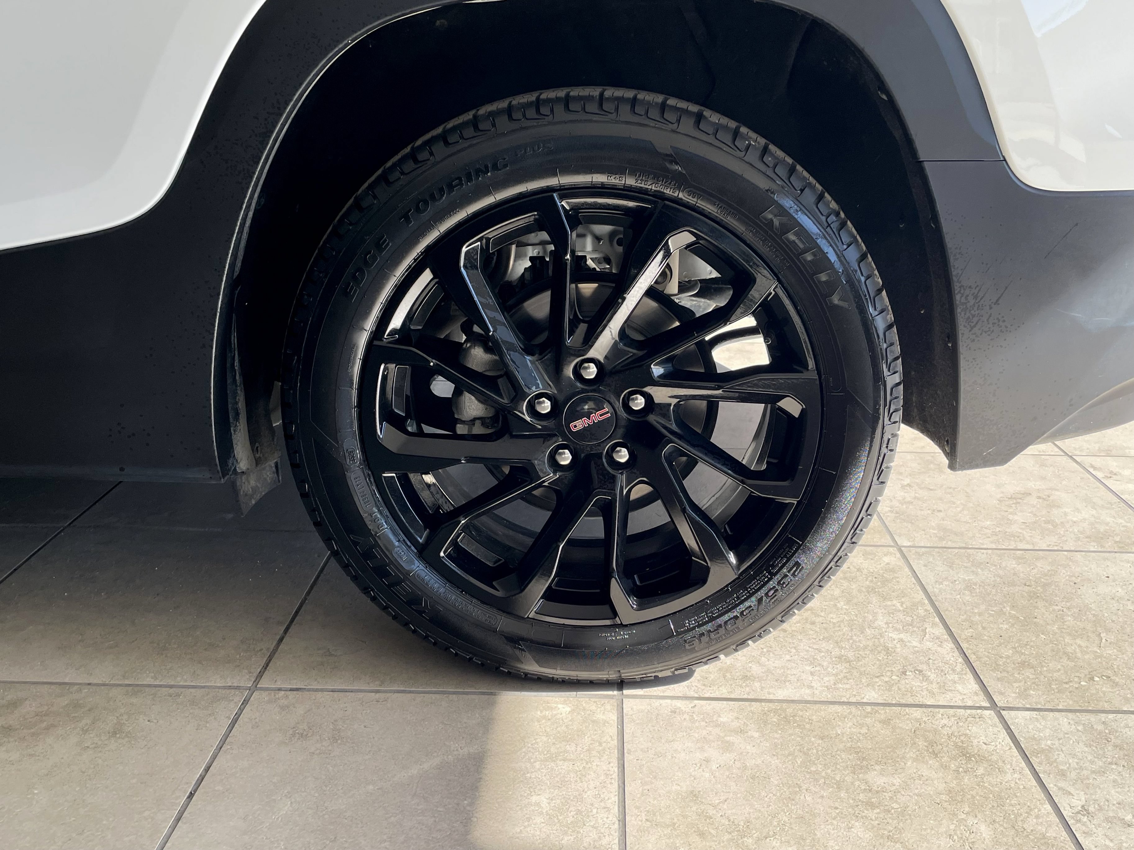 Certified 2024 GMC Terrain SLT w/ Tech Package FWD image 9