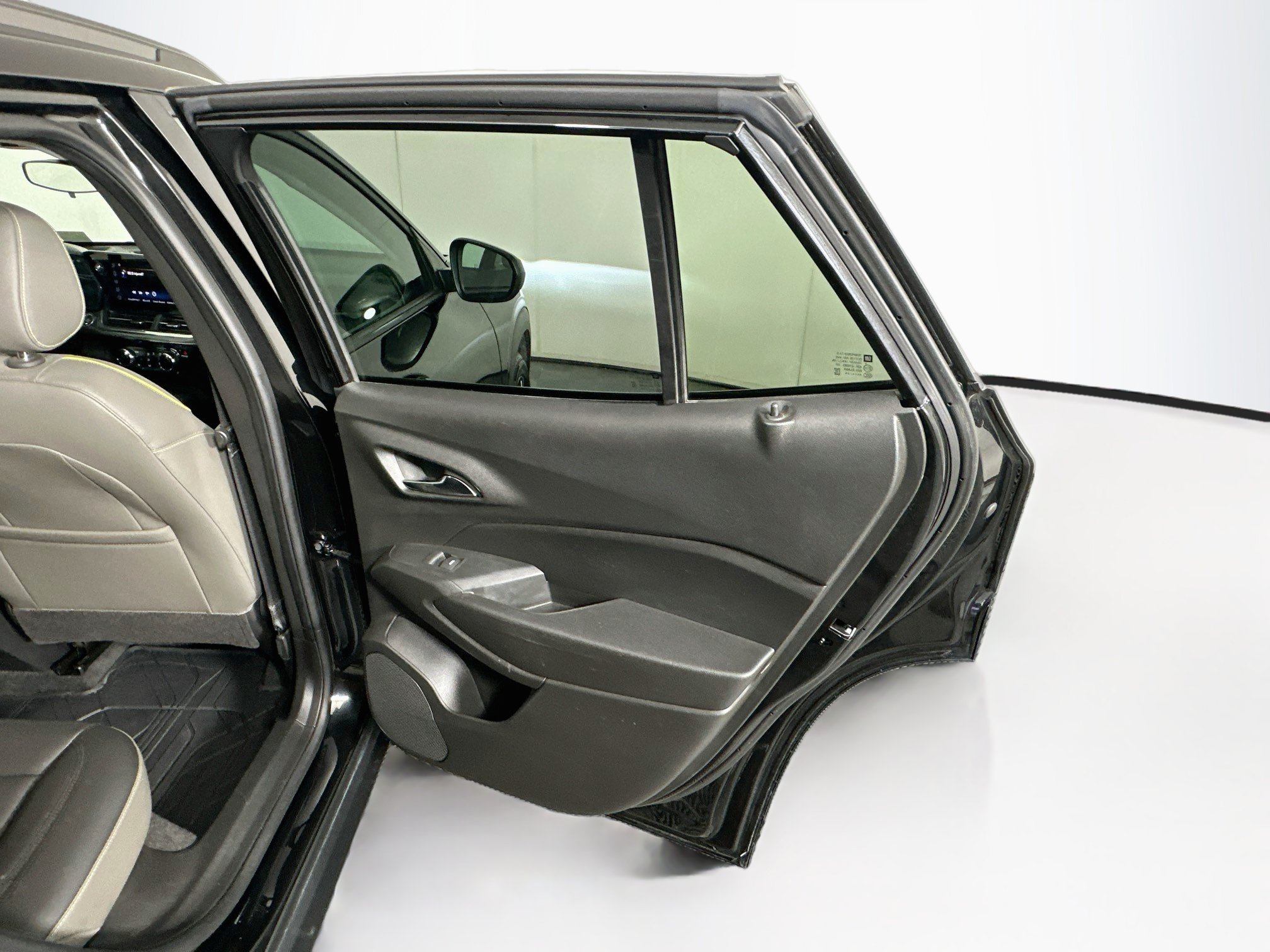 Used 2024 Chevrolet Trax ACTIV w/ Sunroof Package FWD image 29