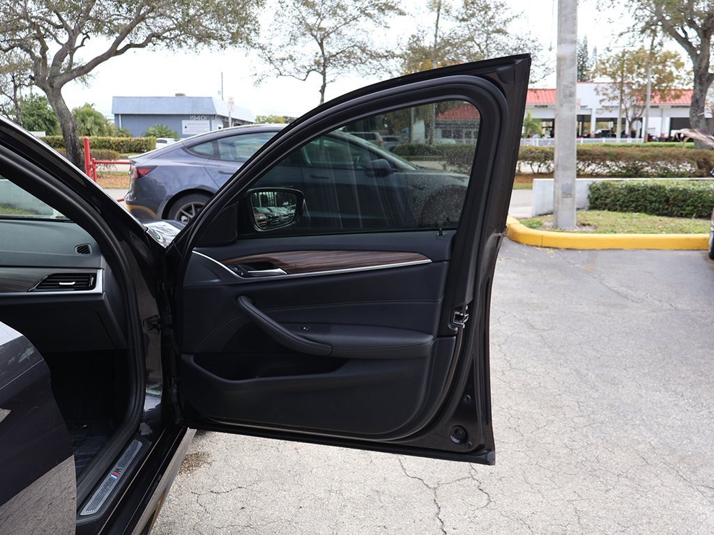 Used 2023 BMW 540i w/ M Sport Package image 24