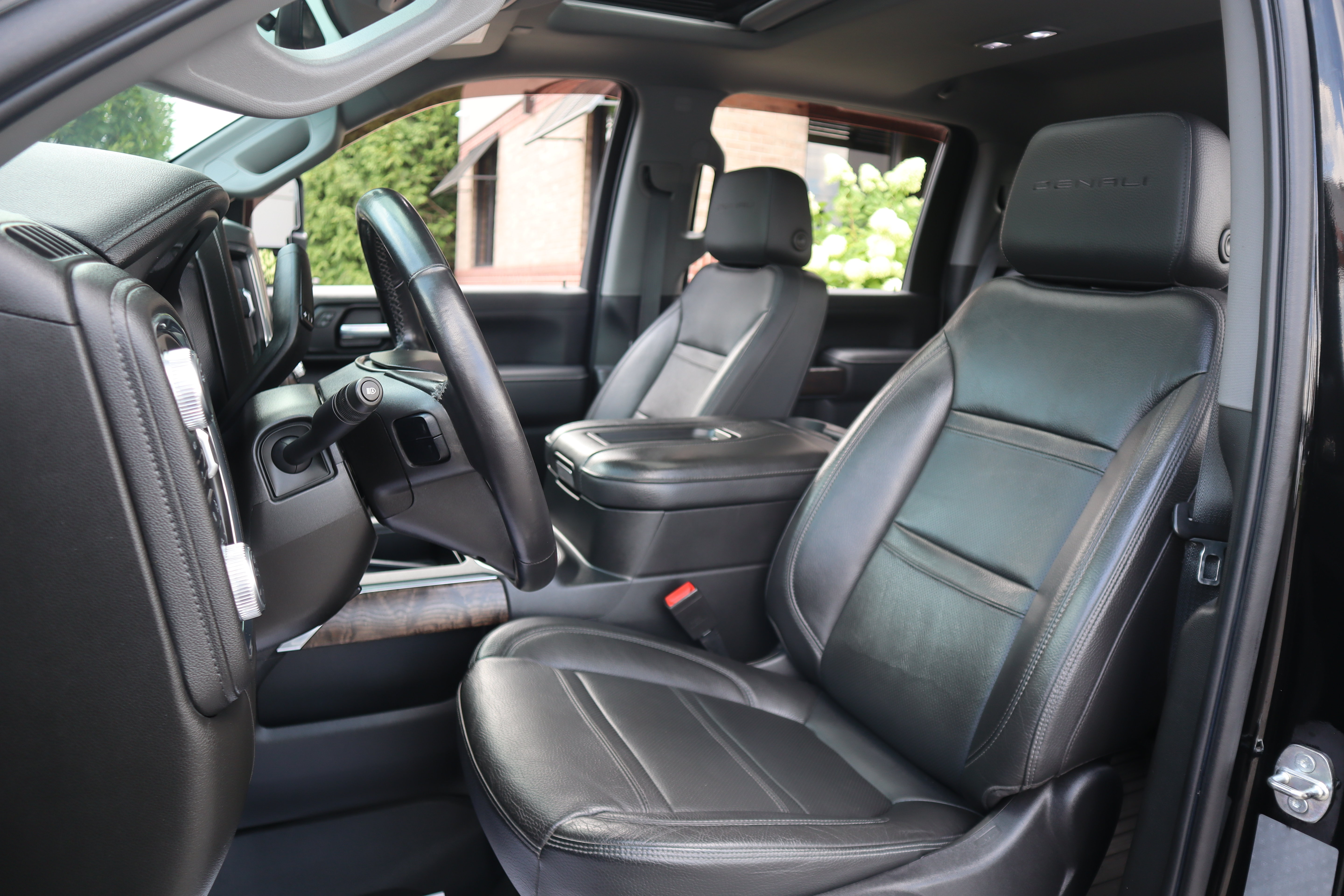Used 2021 GMC Sierra 2500 Denali w/ Denali Ultimate Package AWD/4WD image 25