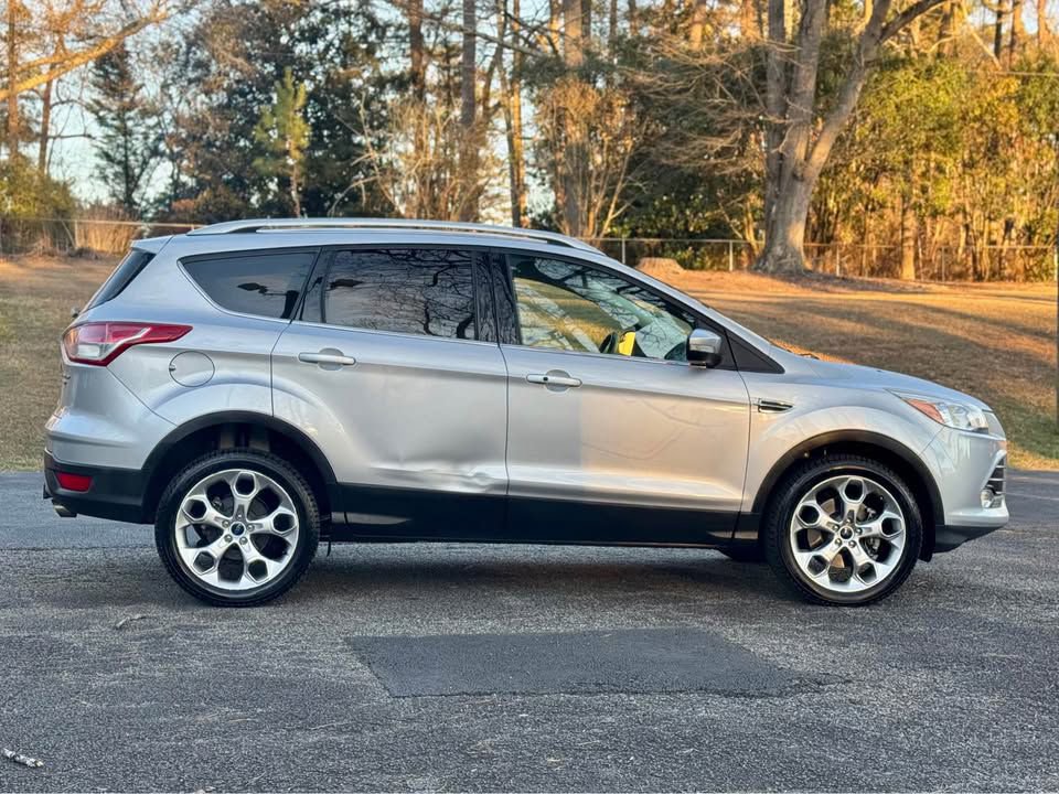 Used 2016 Ford Escape Titanium image 3