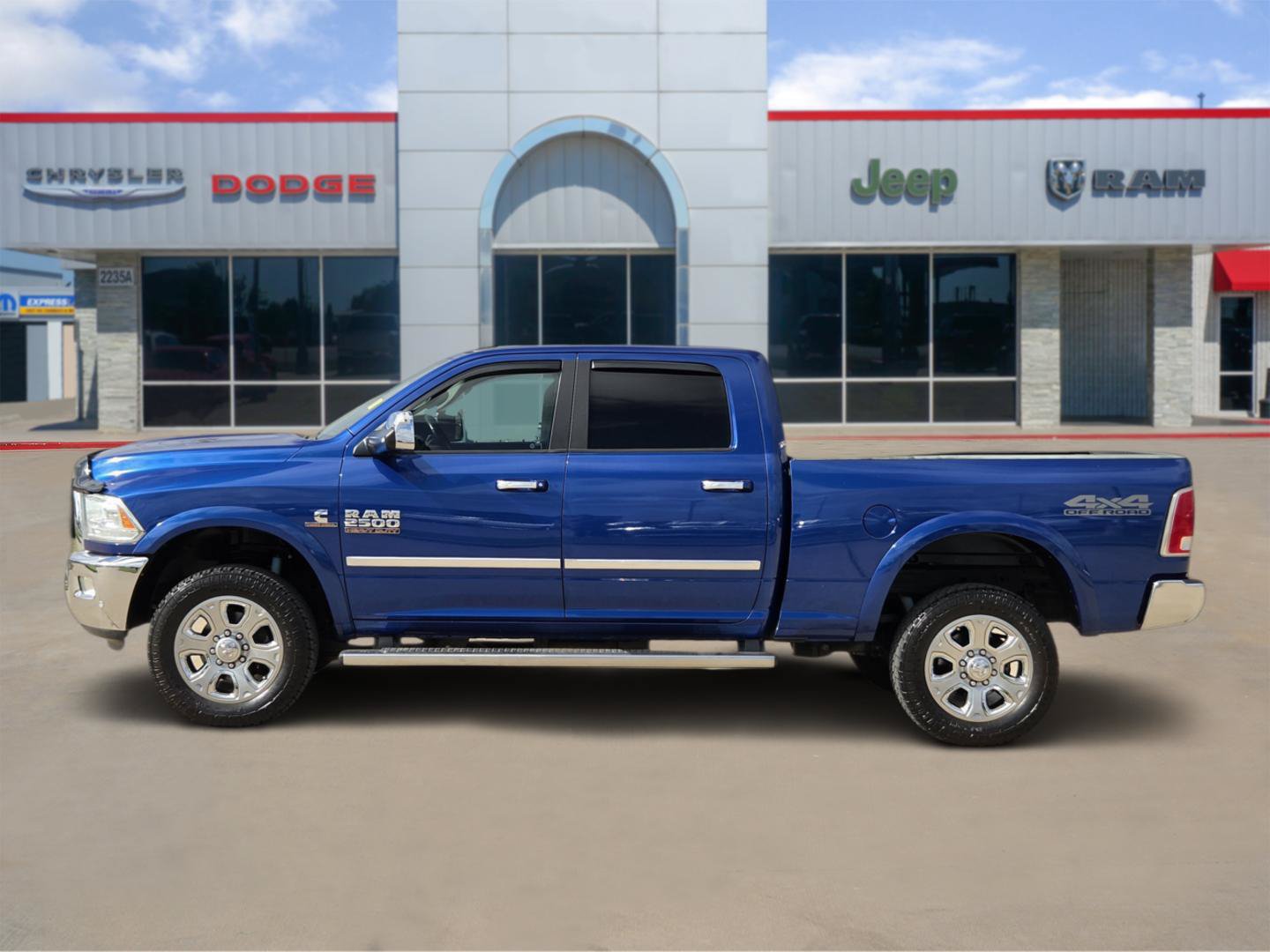 Used 2017 RAM 2500 Laramie w/ Convenience Group AWD/4WD image 3