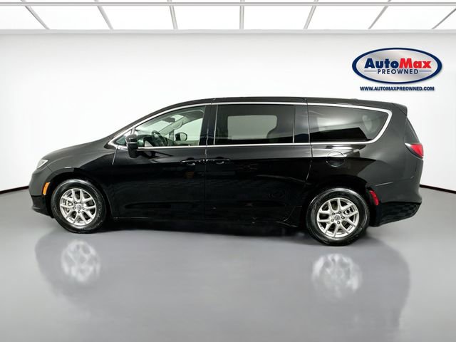 Used 2024 Chrysler Pacifica Touring-L image 9