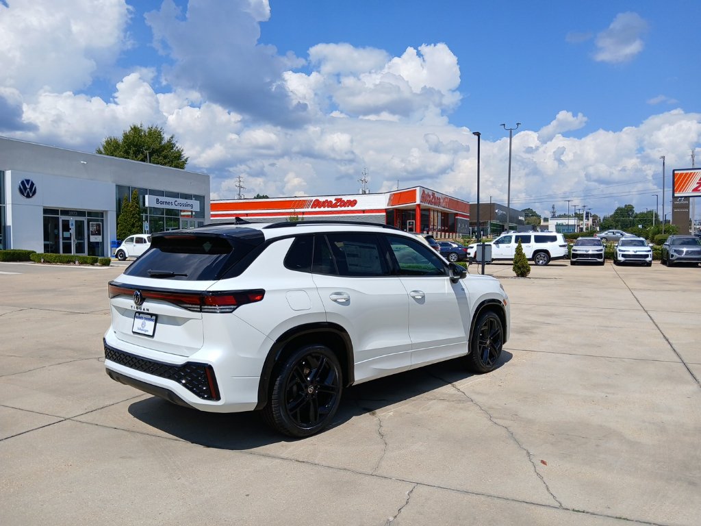 New 2026 Volkswagen Tiguan SE R-Line FWD image 20